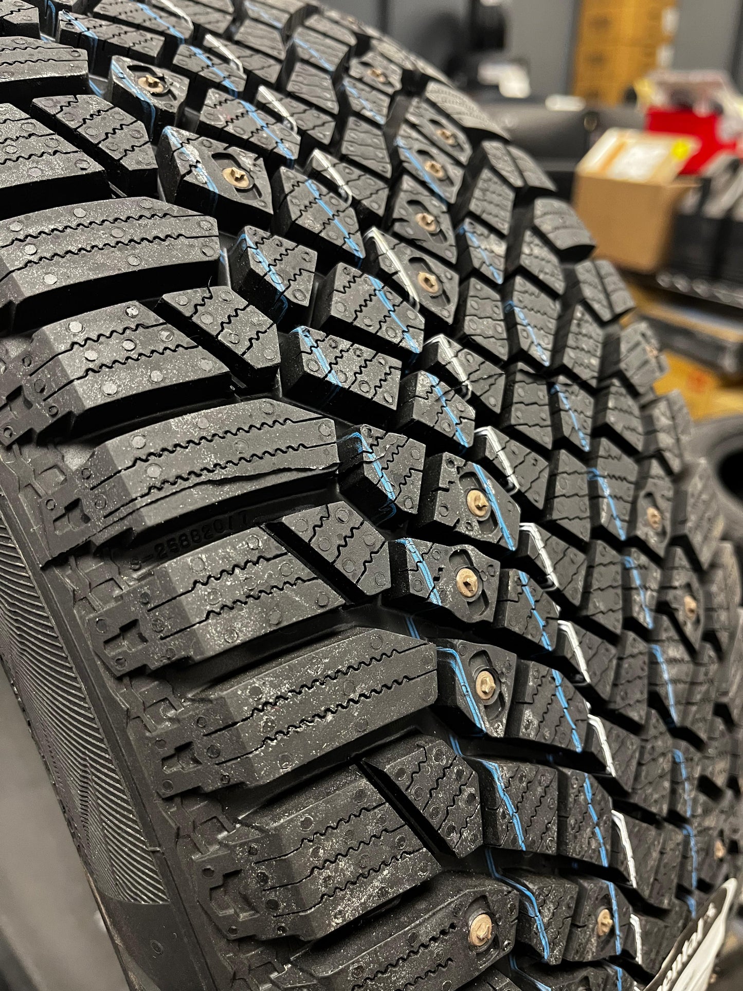 Continental IceContact XTRM (Studded)